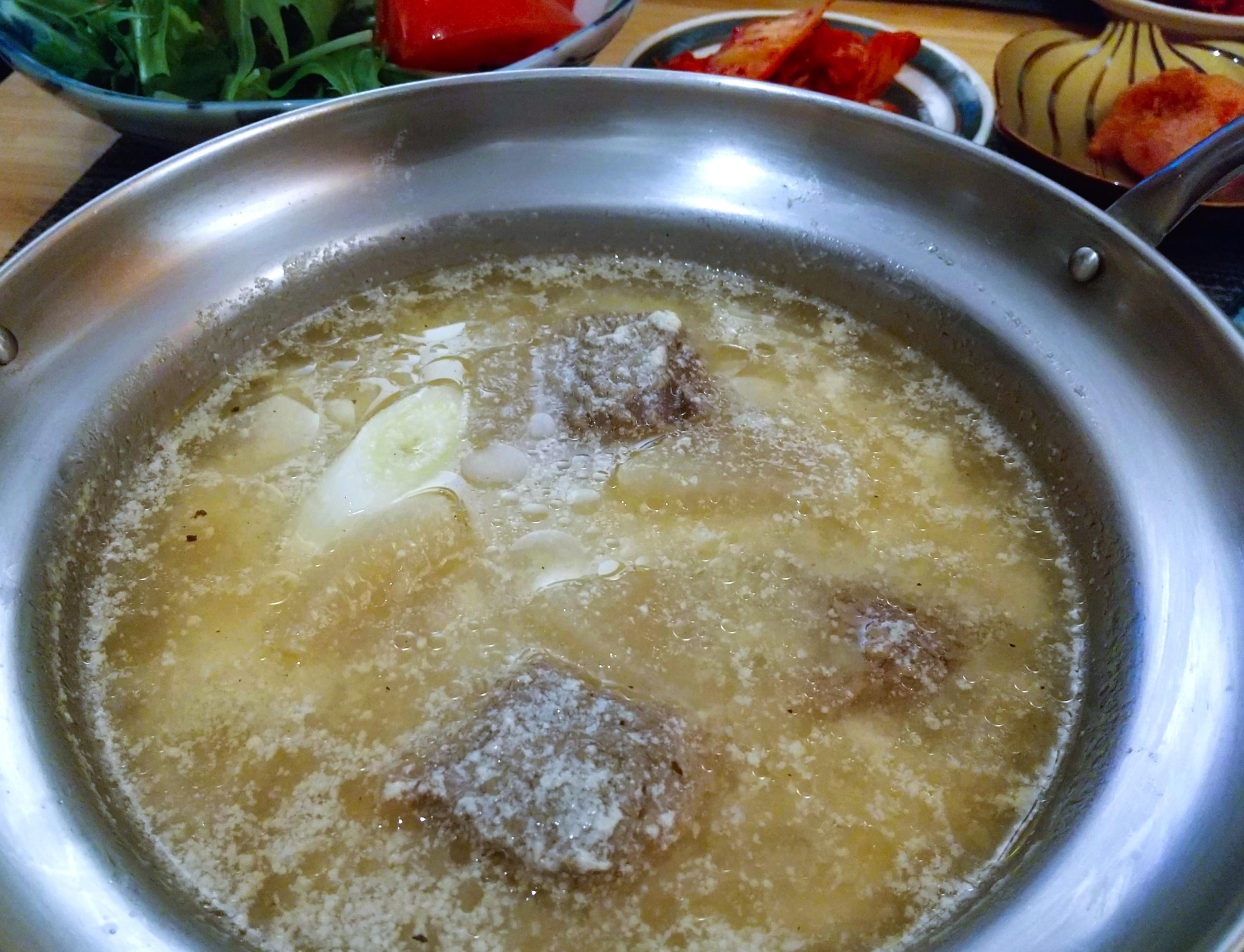 ホロホロほどける牛バラ肉のスープ　ソルロンタン風