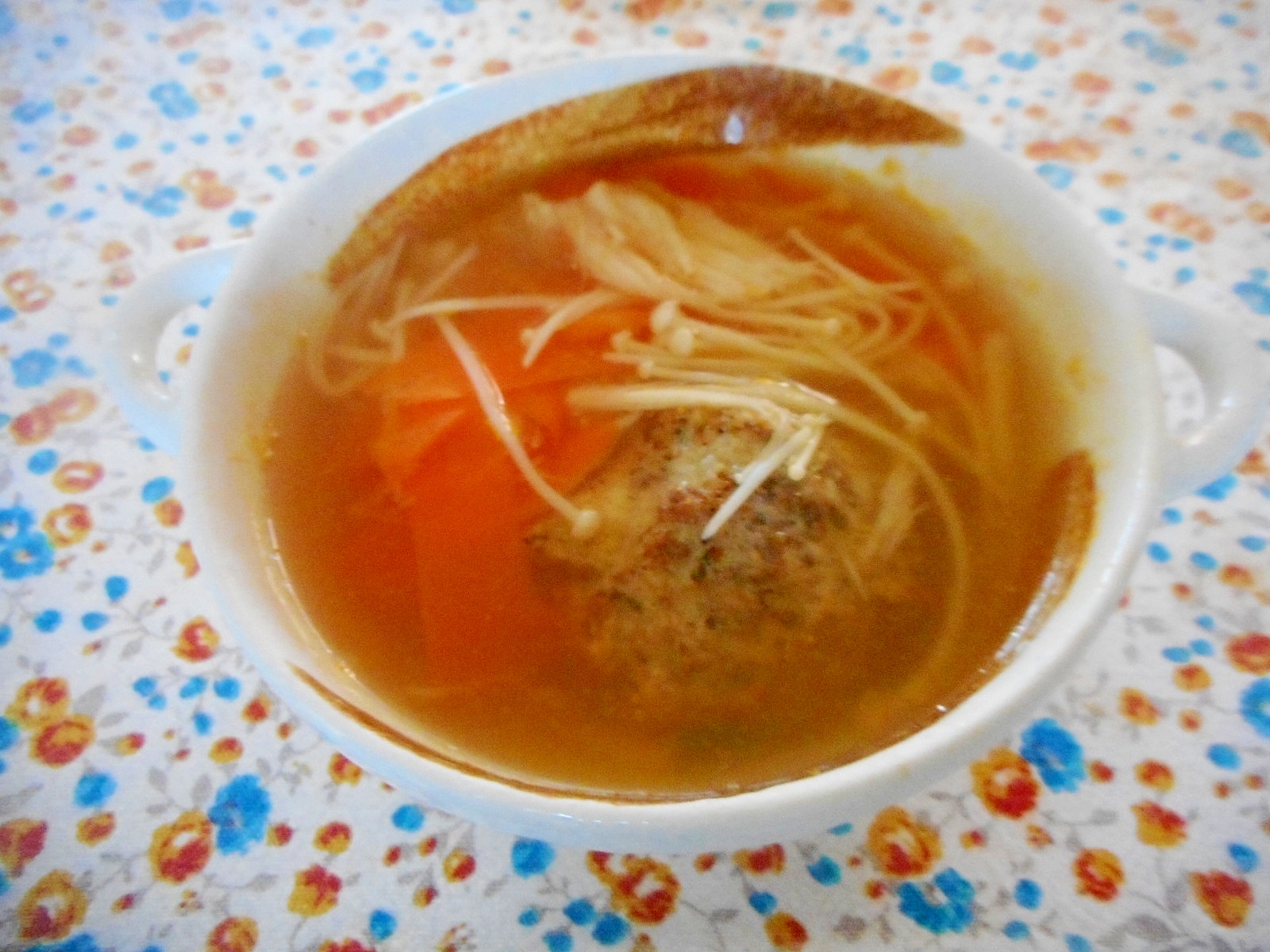 ピーラー人参とえのきの肉団子スープ