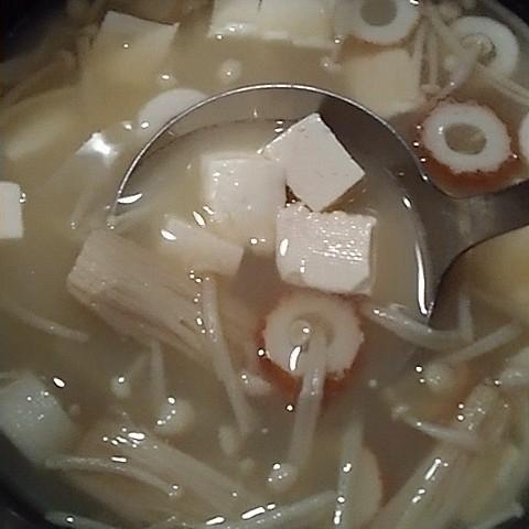 豆腐とえのきとちくわのお味噌汁
