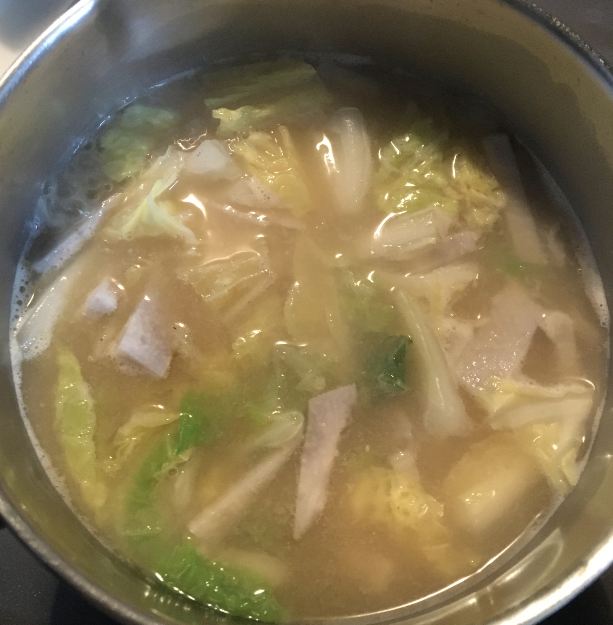 白菜たっぷり海老芋の味噌汁