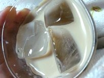 ホワイトラムと生クリームが合いますね。どんどん飲めちゃえそうです。氷で薄まらないテクも良いですね…。濃厚で美味しかったです。