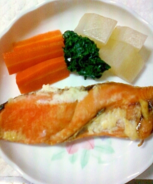 塩抜き☆豆腐塗りの焼き鮭と野菜添え♪