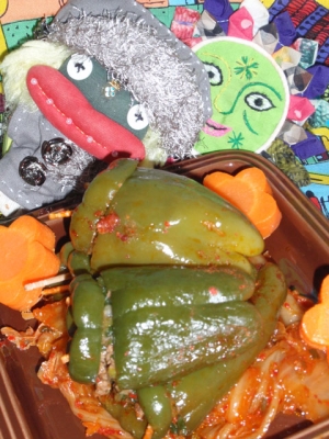 ピーマンのひき肉詰めキムチ煮込み