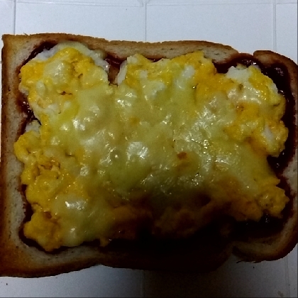 スクランブルエッグごまチーズトースト