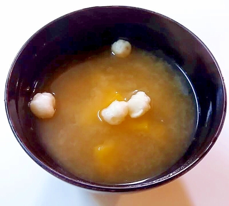 薩摩芋とひなあられの味噌汁