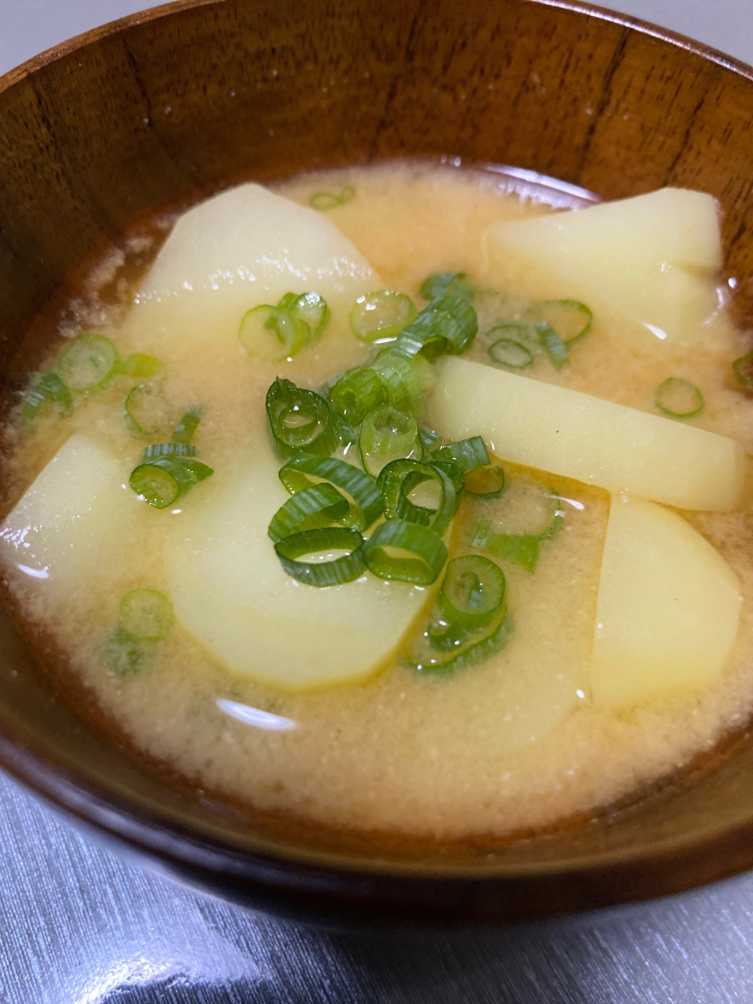 1人分のシンプルなじゃがいものお味噌汁☆