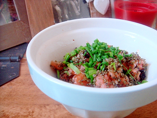 とんぶりとスモークサーモンのおつまみ、丼にも。