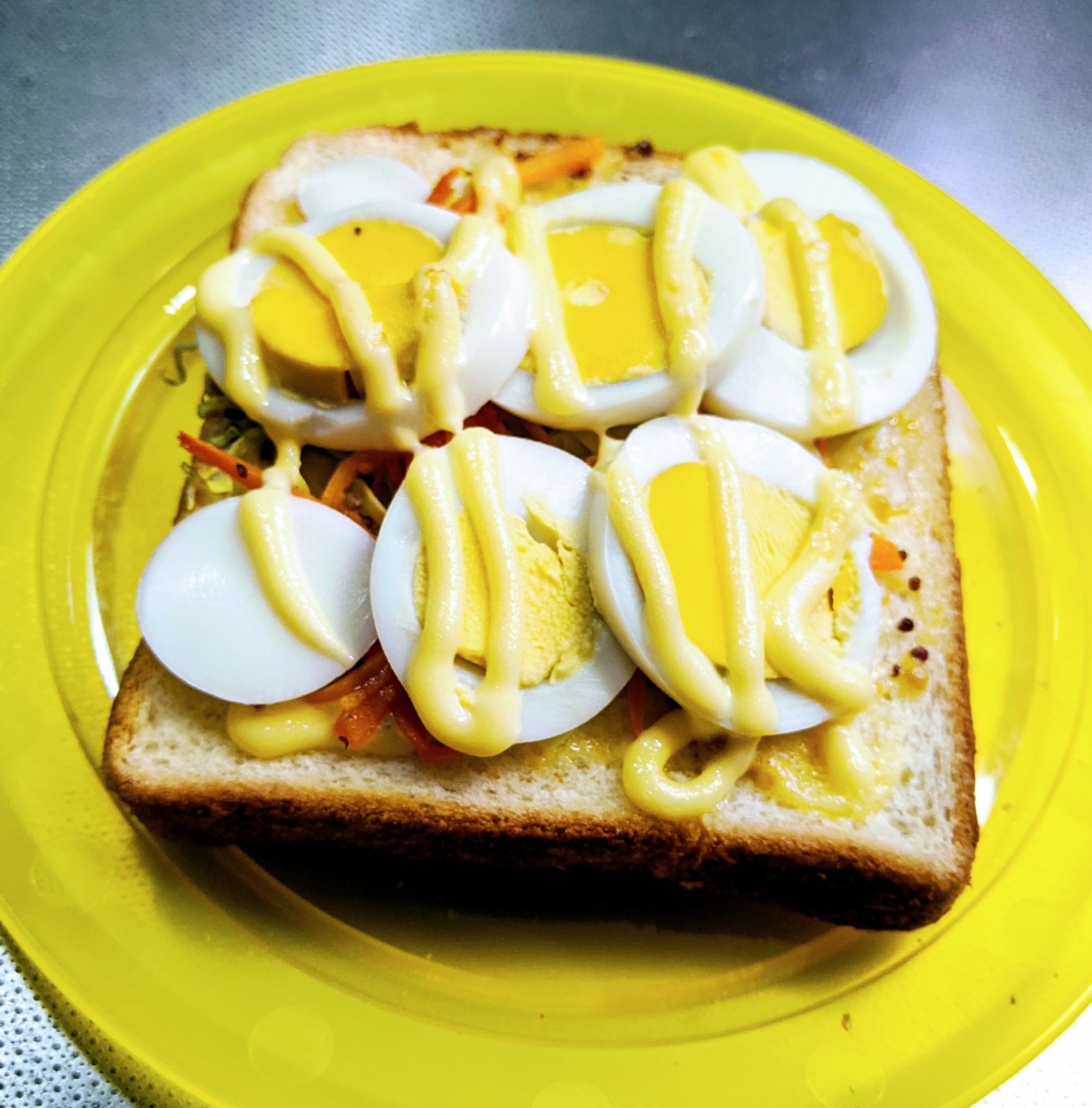 簡単＊トースト　〜ゆで卵と野菜〜