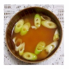 長ネギの味噌汁（昆布だし）