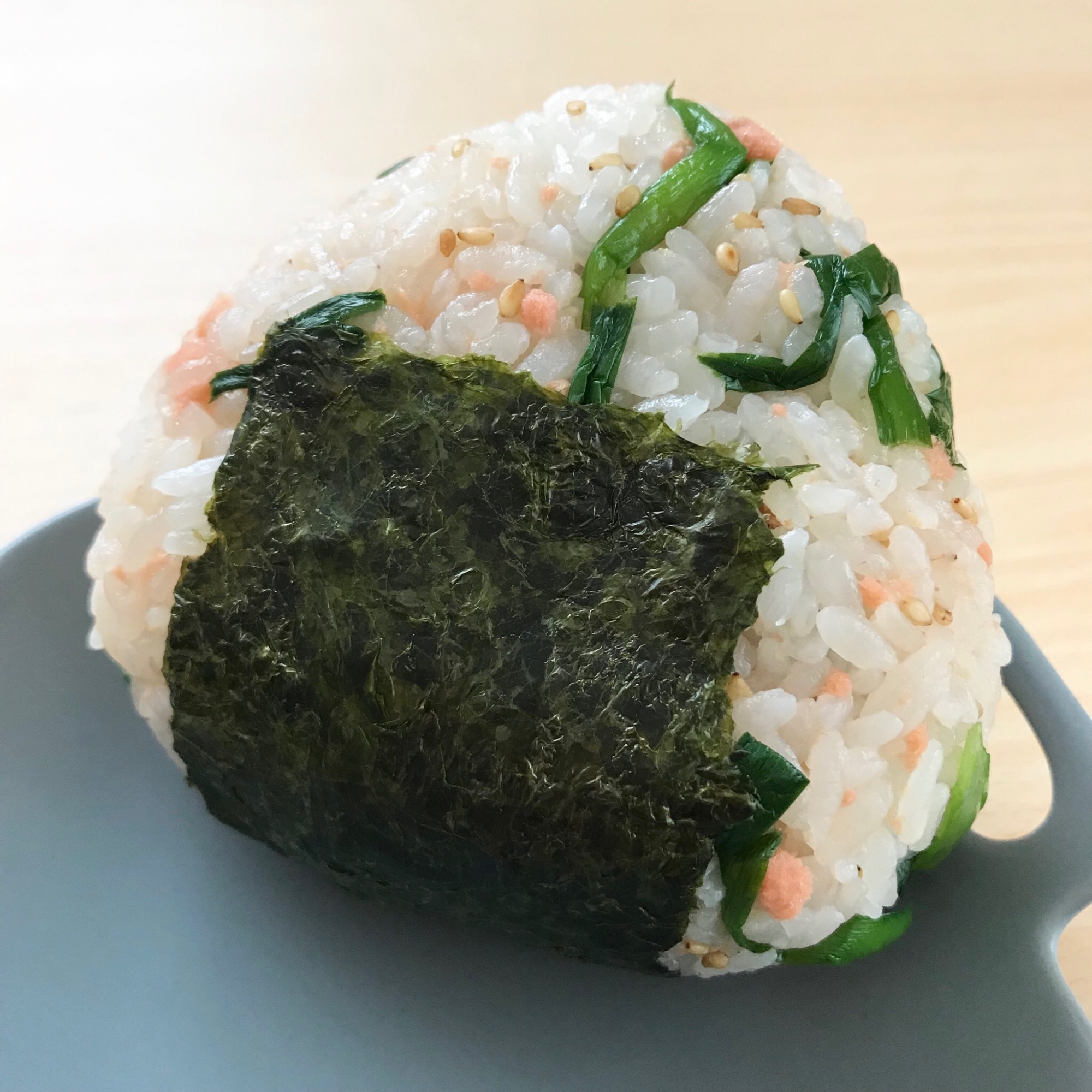 鮭とニラのおにぎり