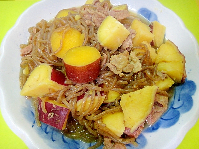 さつまいもと糸こんにゃく豚肉の煮物