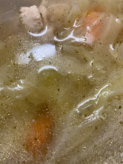 圧力鍋で簡単～キャベツと鶏手羽元のコンソメスープ