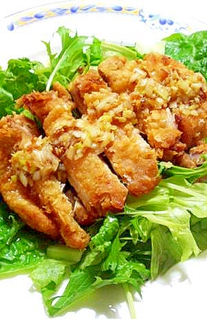 食べるラー油で　《揚げ鶏のちょい辛ねぎソース》