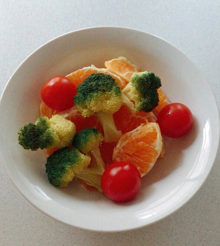 さわやかな朝食にも！デコポンとブロッコリーのサラダ