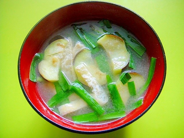 茄子とニラ油揚げの味噌汁