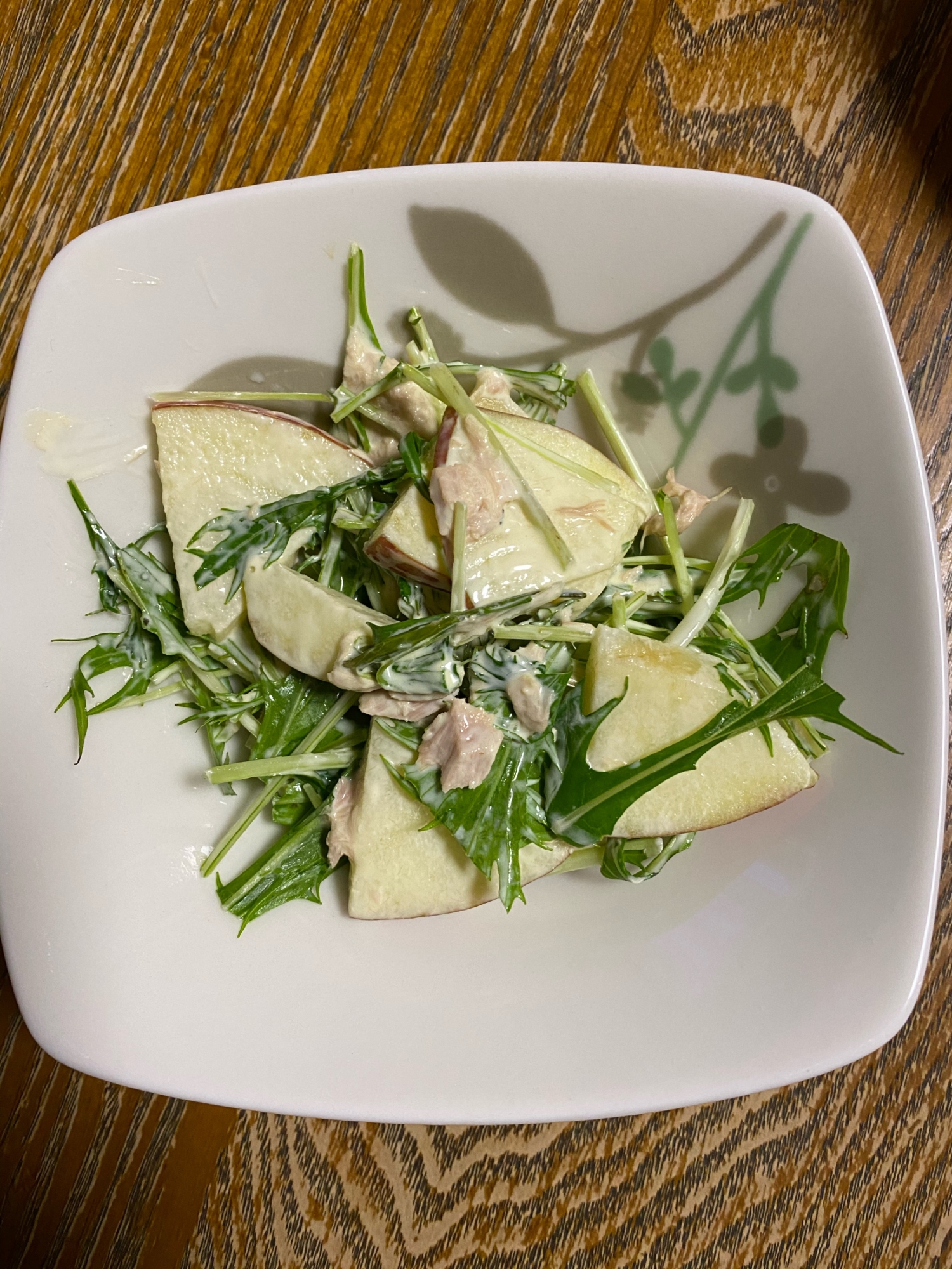 シャキシャキ食感！リンゴと水菜とツナのサラダ