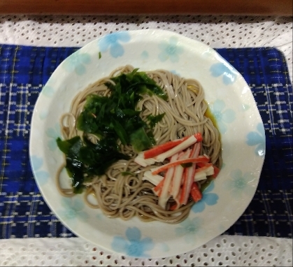 わかめとカニカマの冷やし蕎麦