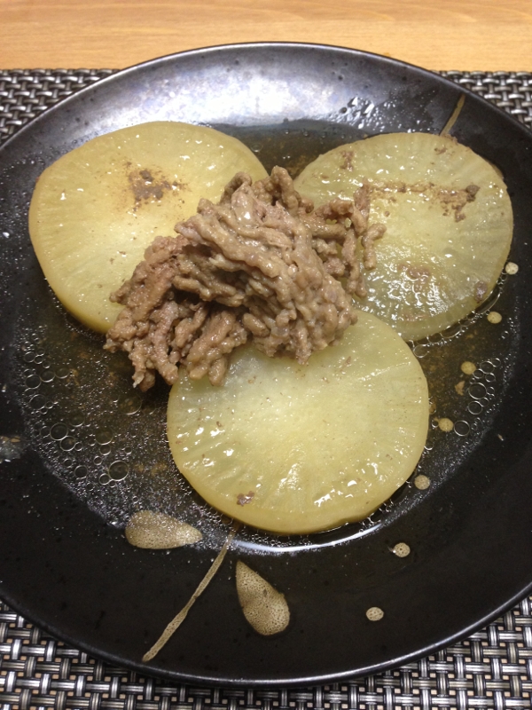 大根とひき肉の煮物！