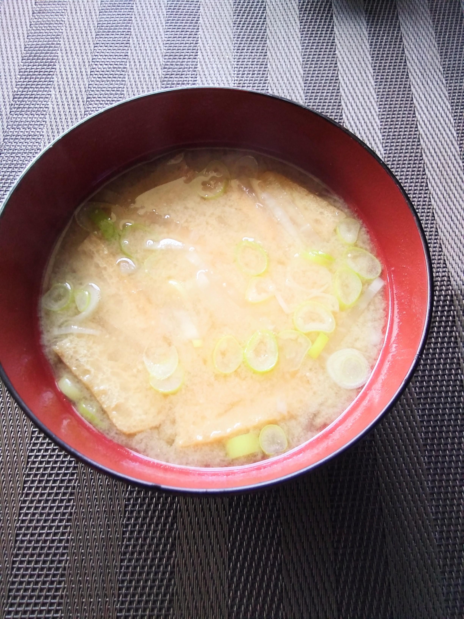 半端野菜使い切り　大根と油揚げのみそ汁　味噌汁