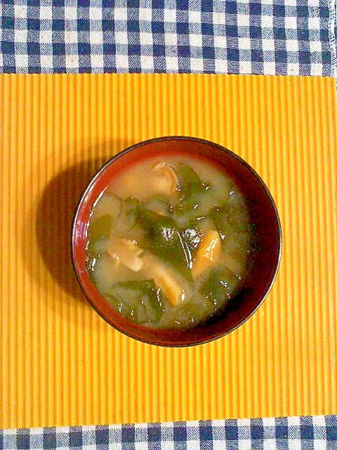 マテ貝とワカメの味噌汁♪