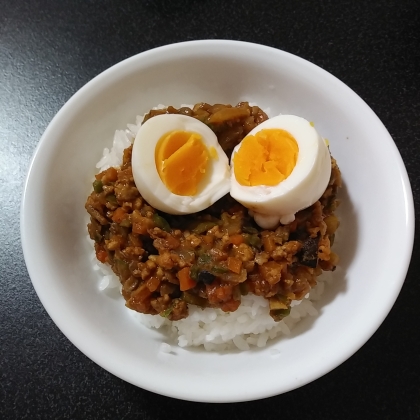 ドライカレー初めて作りましたがおいしかったです(^-^)余ってたきのこ類もいれてみました！