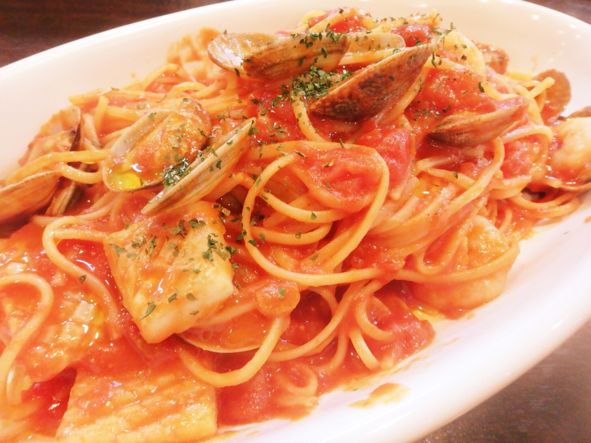 一つの鍋で作る魚介のトマトソースパスタ