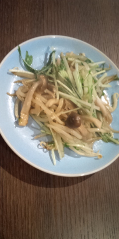 水菜の葉が疲れてきたので、炒め物を探していました。塩こしょうと焼肉のたれで、失敗のない美味しい味に仕上がりました(^^)ありがとう御座います！