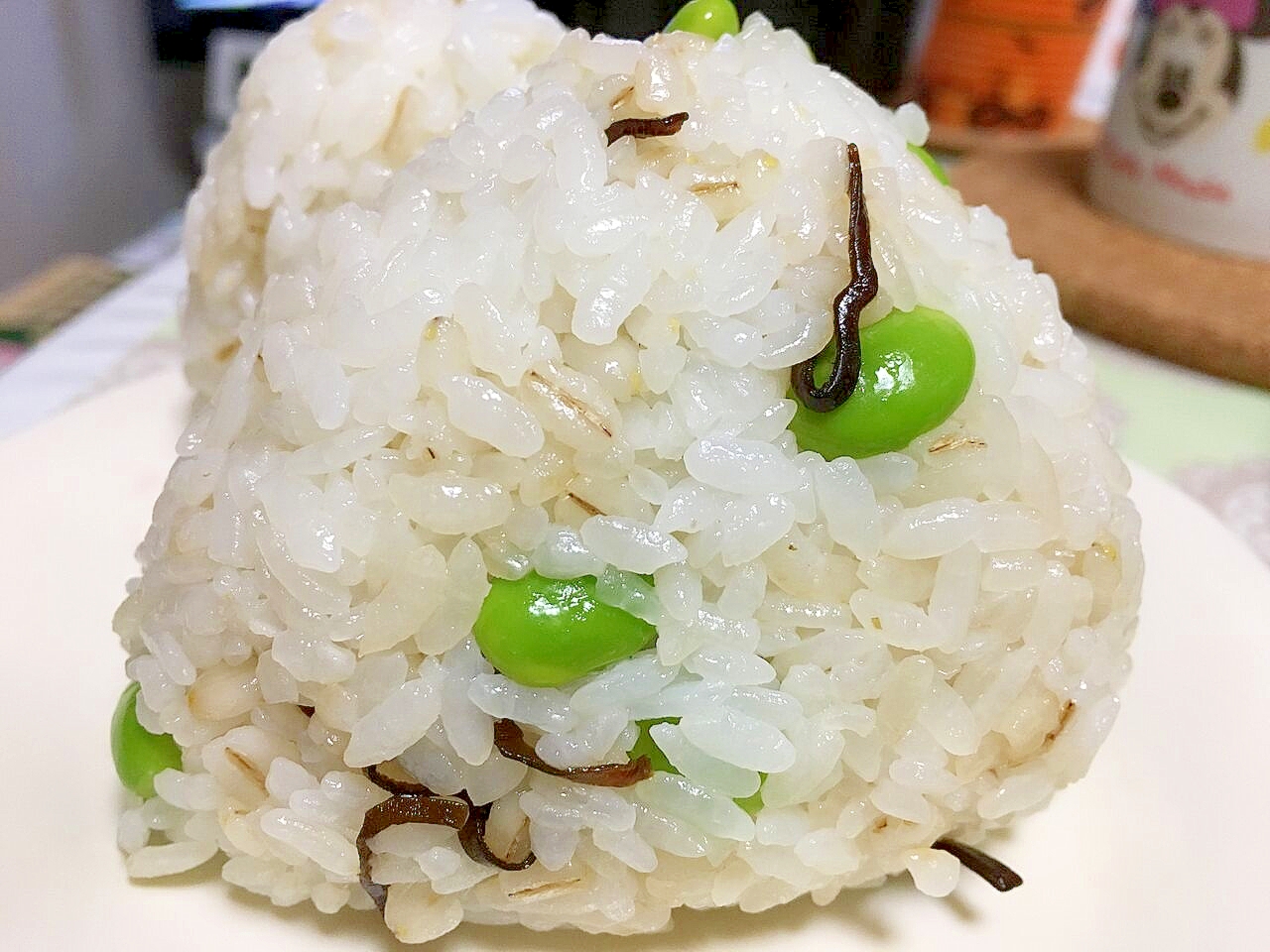 お弁当にいい！枝豆と塩こんぶのおにぎり★