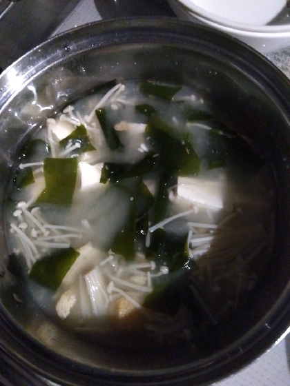 えのき・わかめ・絹ごし豆腐の味噌汁
