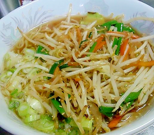 コンビニ材料で男飯　野菜ラーメン