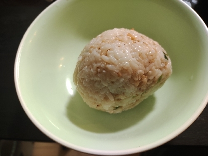 相性抜群☆天かすとネギとめんつゆのたぬきおにぎり