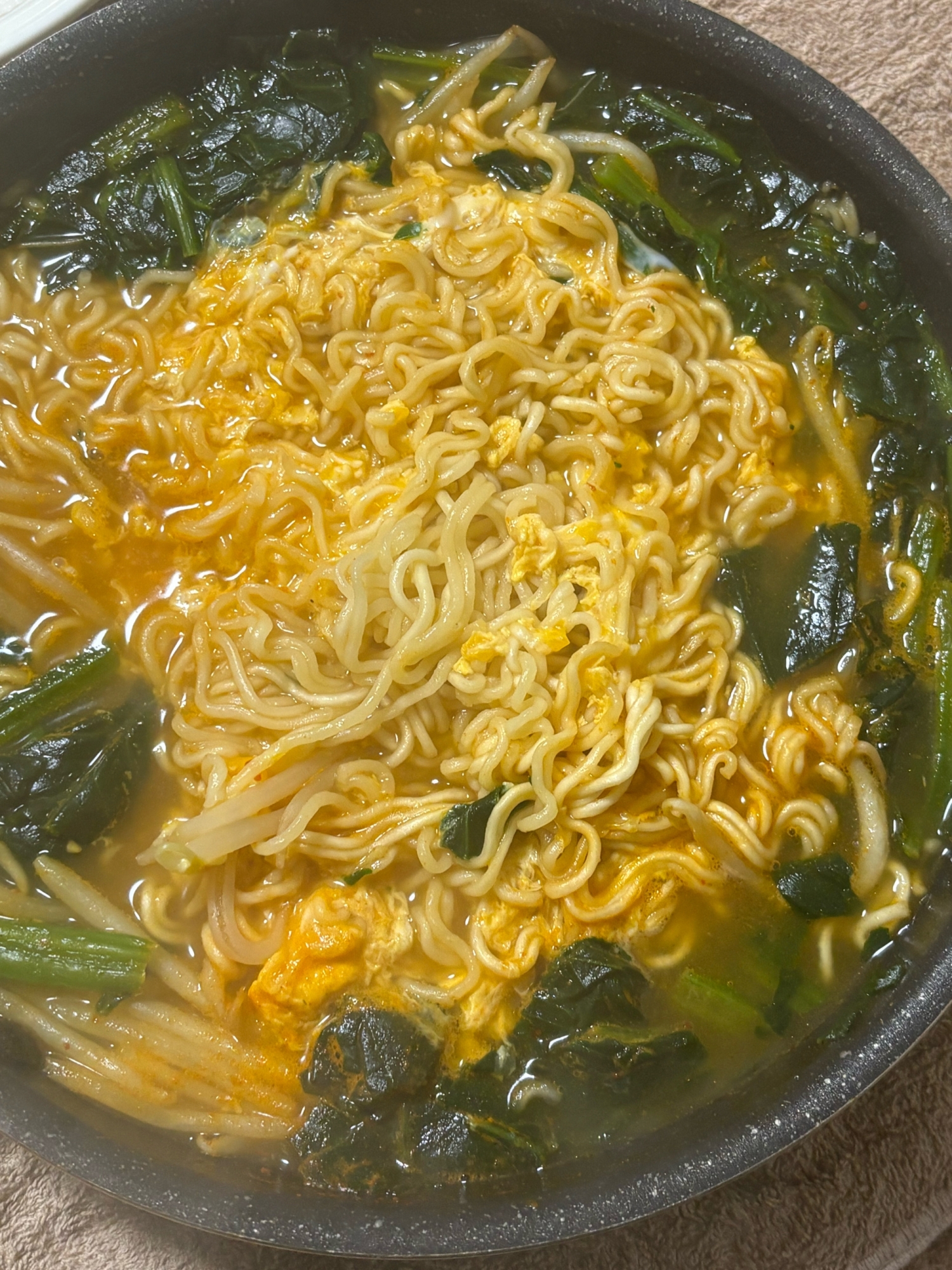もやしほうれん草の宮崎辛麺