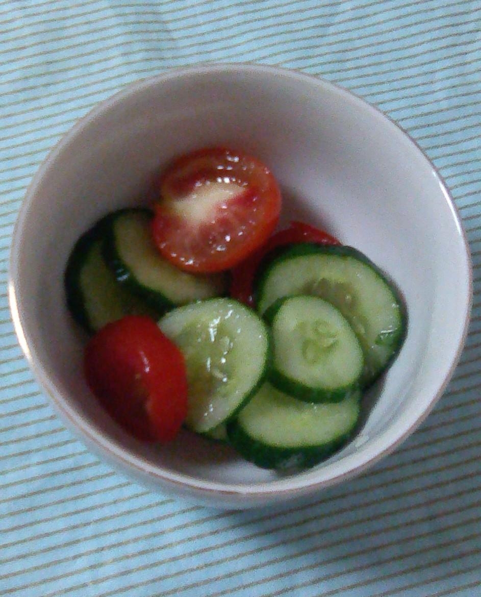 きゅうりとトマトのサラダ
