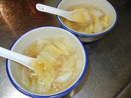 タイ風　ピリ辛白菜と春雨のスープ
