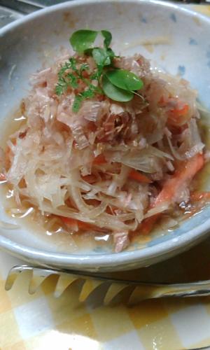 暑い夏にさっぱりと♪ピリ辛和風オニオンサラダ