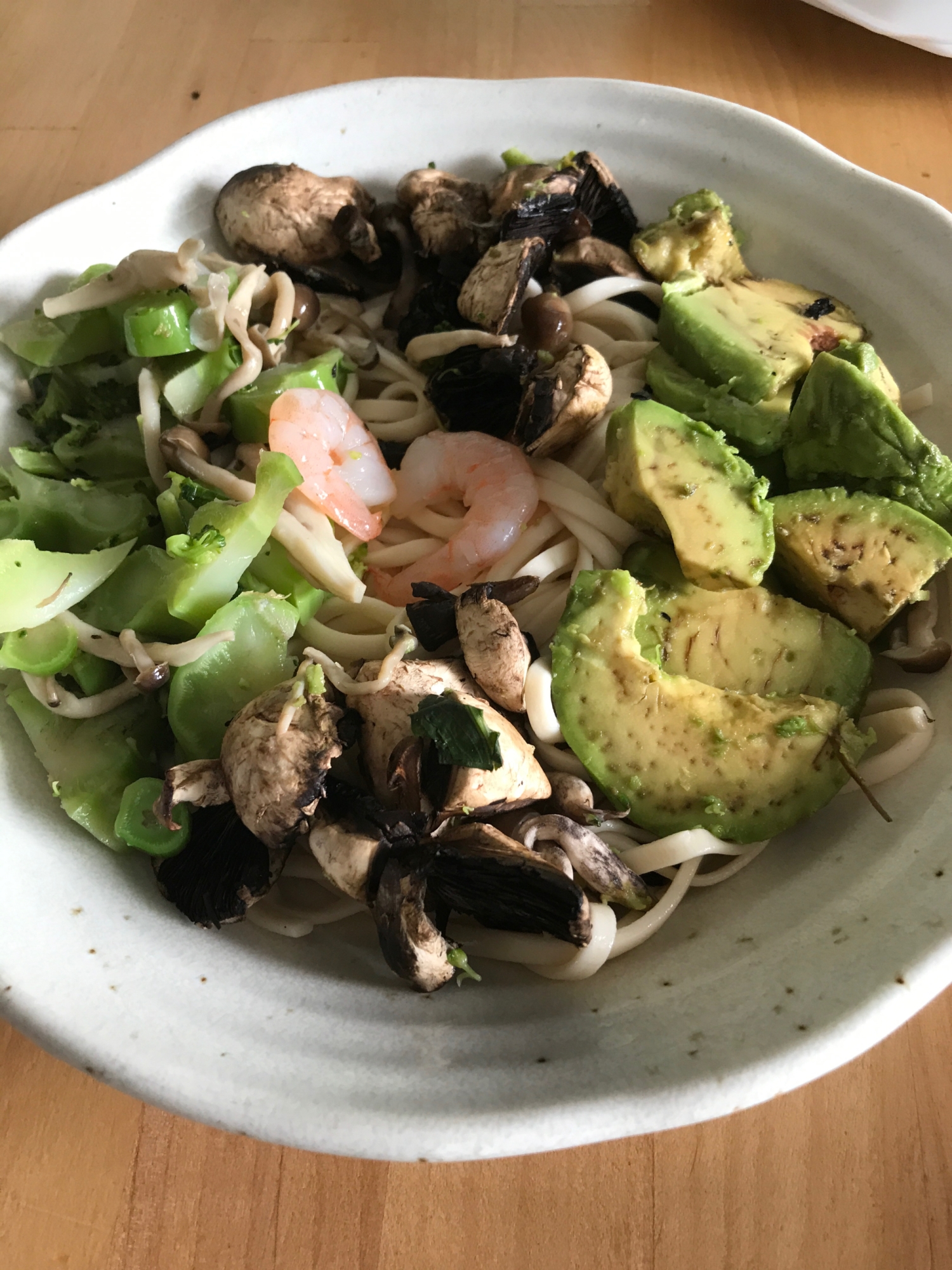 野菜たっぷり、冷やしうどん