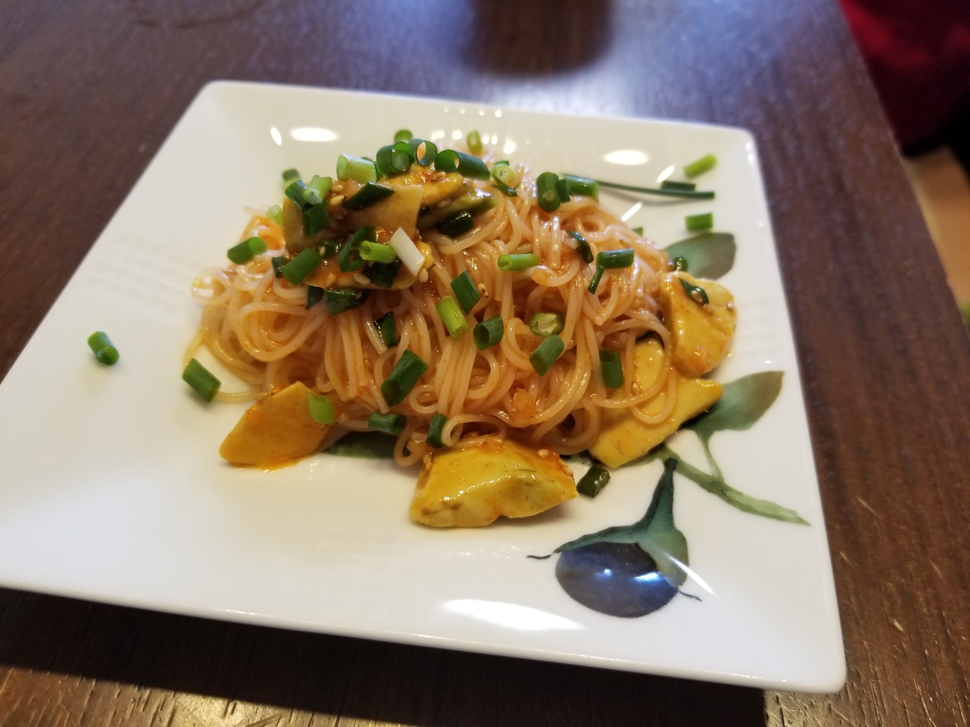 アボカドのピリ辛素麺