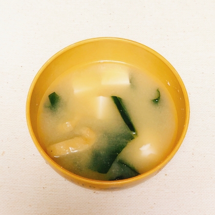 エリンギの軸と生ワカメと葱と豆腐のお味噌汁