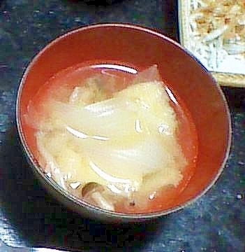 たまねぎ・しめじ・油揚げの味噌汁