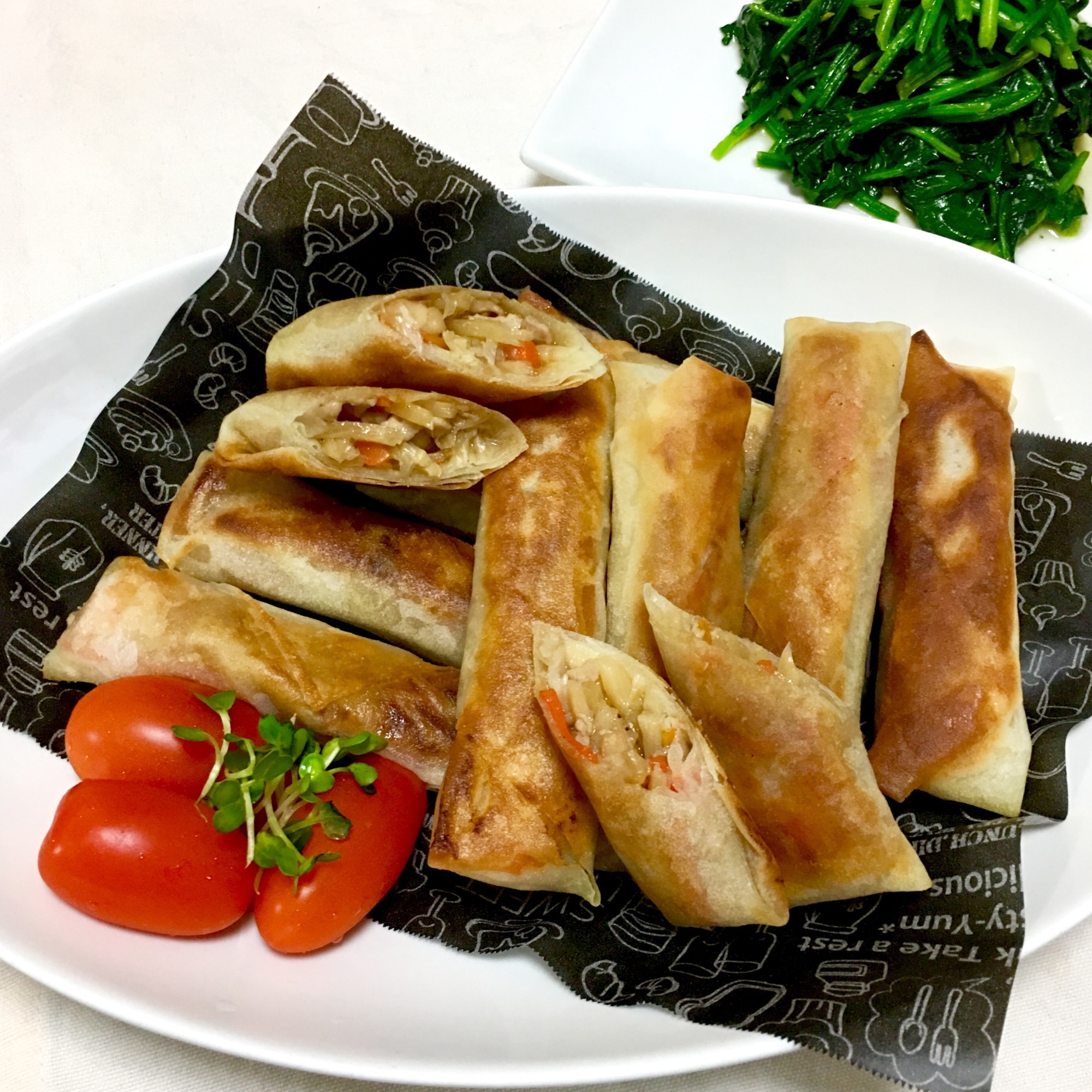 簡単旨い！！豚と筍と人参長ネギの海老プリ春巻き♡ レシピ・作り方 by