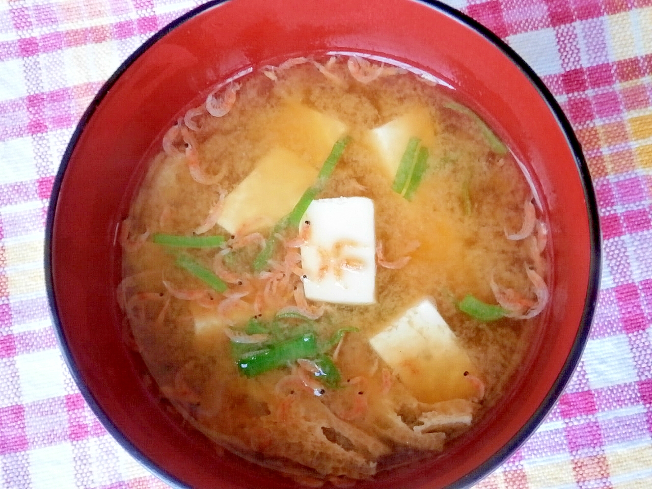 豆腐・揚げ・あみえびのお味噌汁