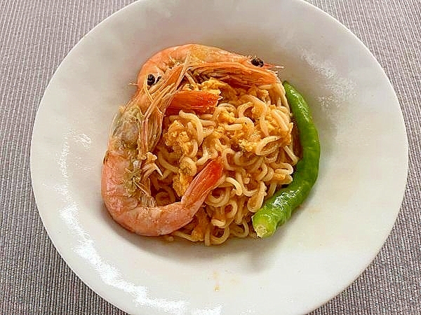 プーパッポンカレー味の海老焼きそば