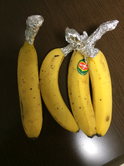 アルミホイルでバナナの寿命をのばす保存法