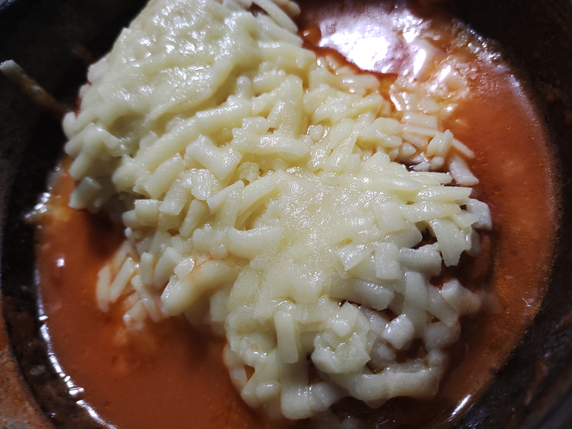 ハンバーグのトマトチーズ煮込み