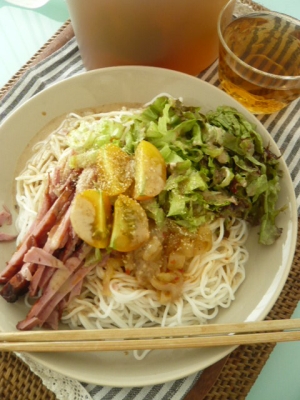 流水麺で　冷やし中華風そうめん