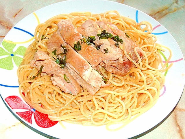 鶏もも肉をレンジで時短！よだれ鳥乗せ和風パスタ♪