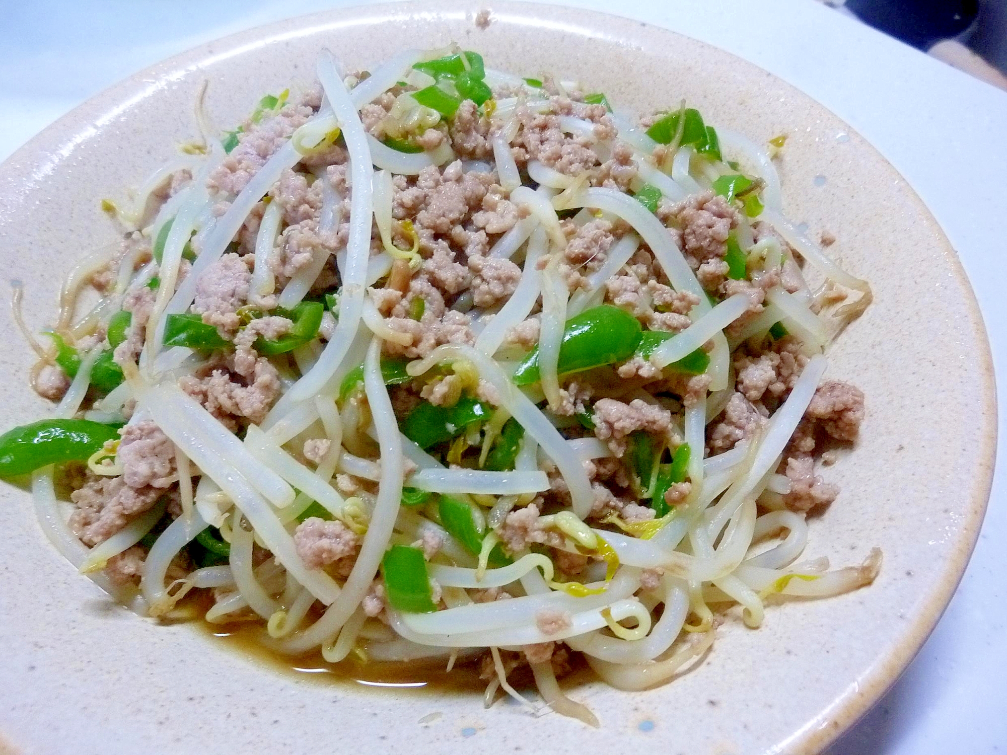 ☆ご飯が進む♪ もやしとピーマンのひき肉炒め☆