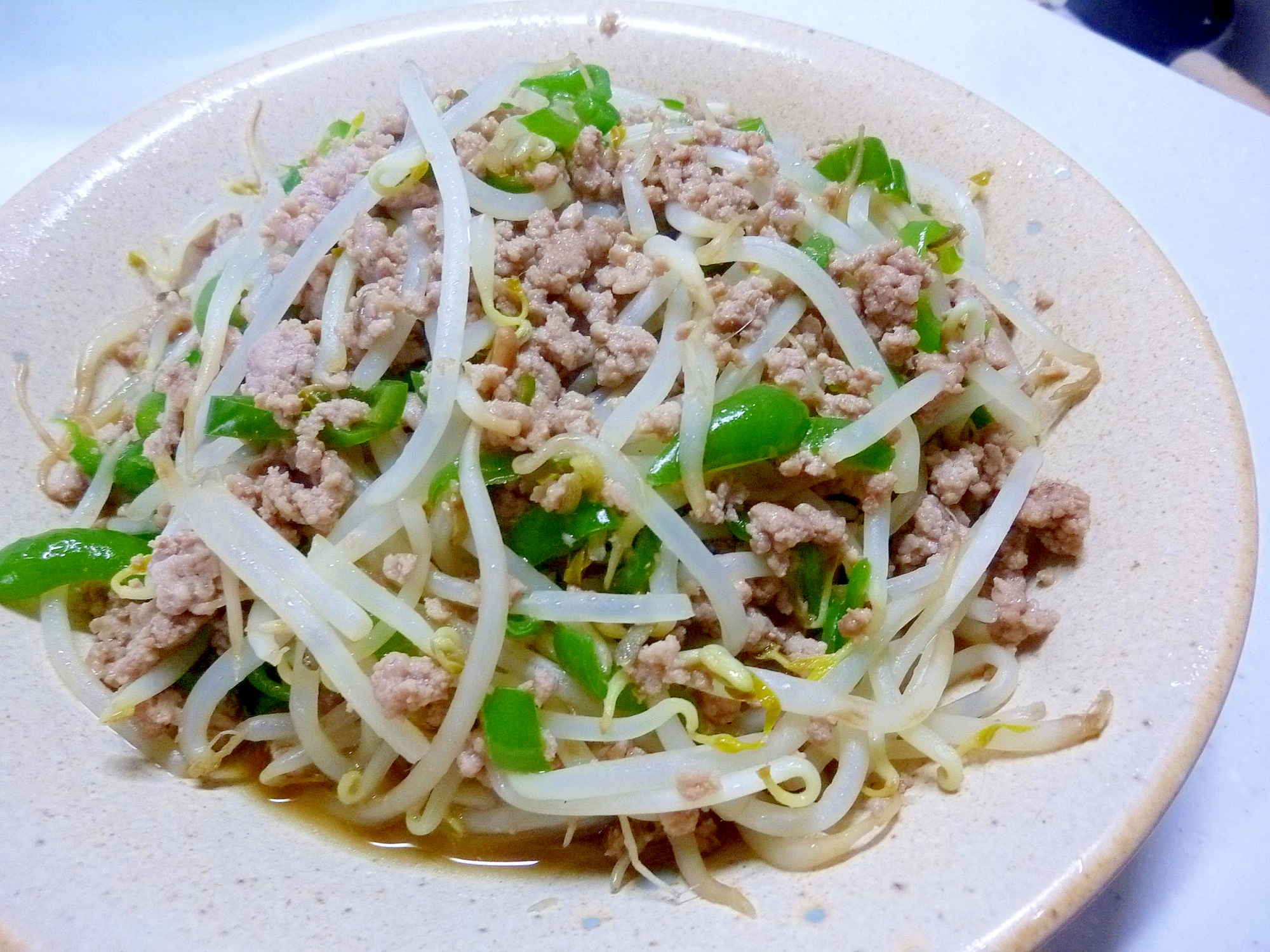 ☆ご飯が進む♪　もやしとピーマンのひき肉炒め☆