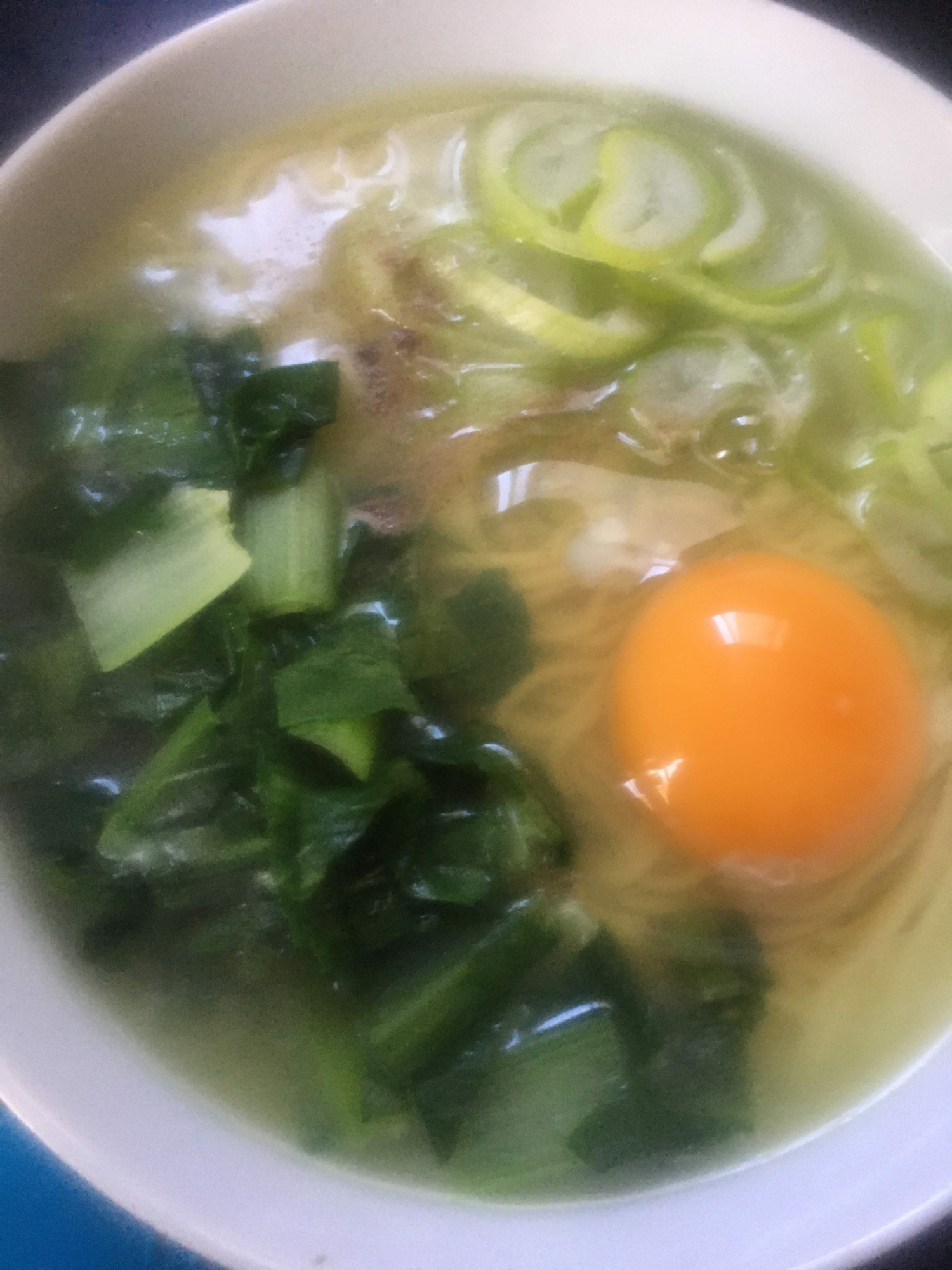 小松菜とねぎの月見味噌ラーメン