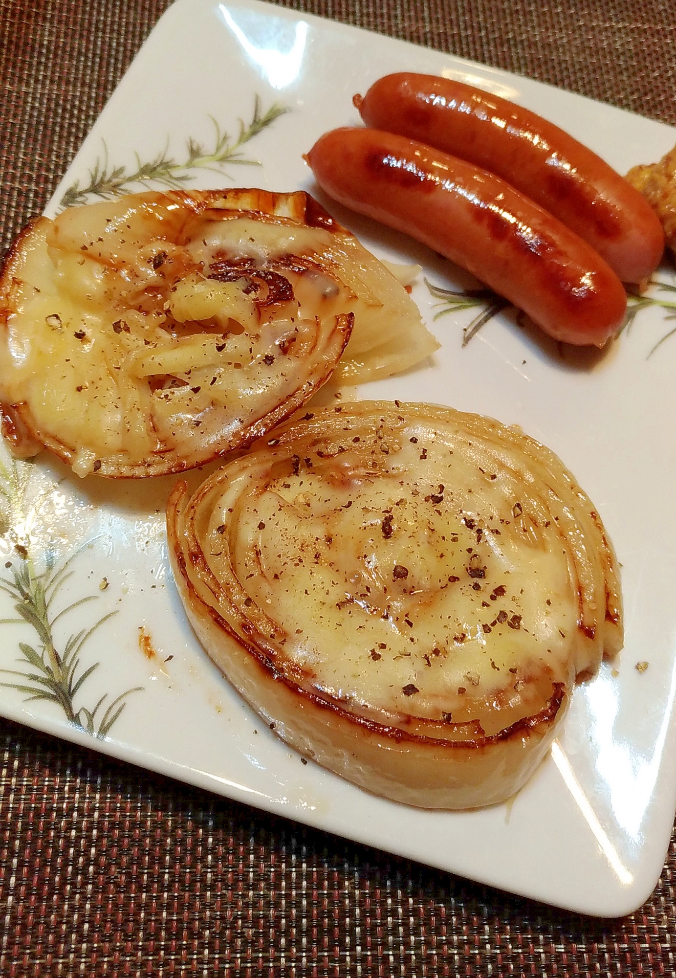 チーズとろける焼き玉ねぎ☆ウインナー添え